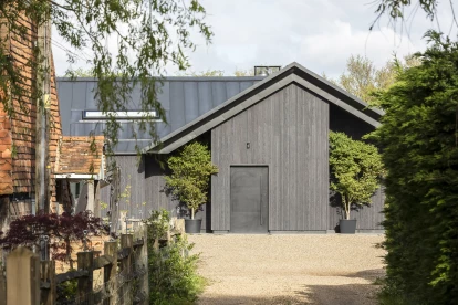 Design for Weald House in English countryside reimagines agricultural barn vernacular