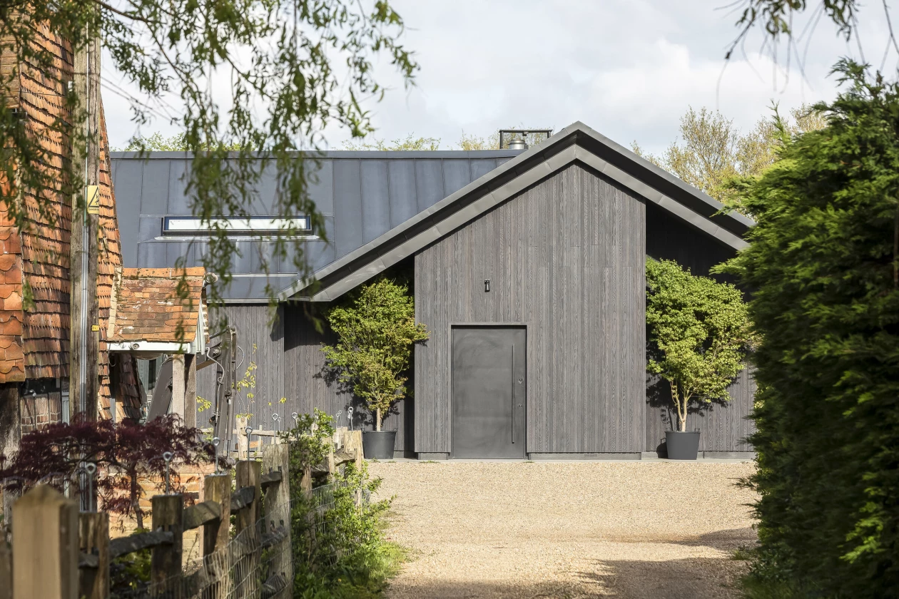 Design for Weald House in English countryside reimagines agricultural barn vernacular